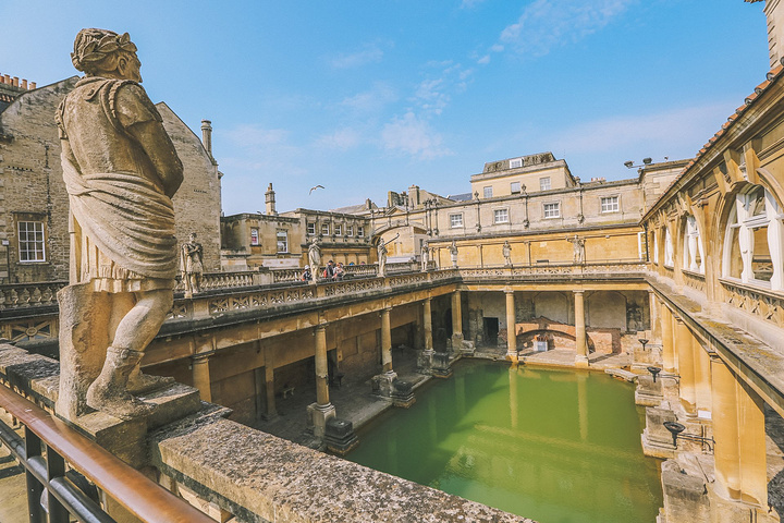 所有就利用仅剩不多的时间参观一下巴斯罗马浴池博物馆_罗马浴场"的