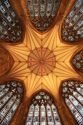 2023圆形的穹顶,美丽的彩绘玻璃窗.参观免费,后来得知是可以上屋顶的,