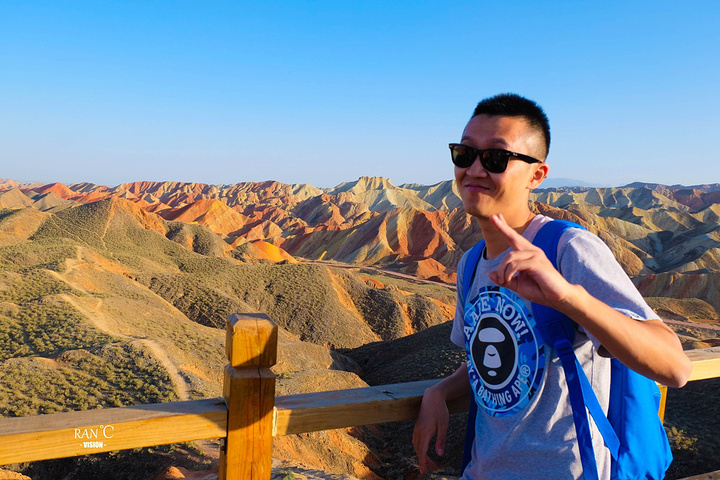 建议时间充裕的体力佳者登上游览在这还可以遥看张艺谋拍摄三枪的麻子