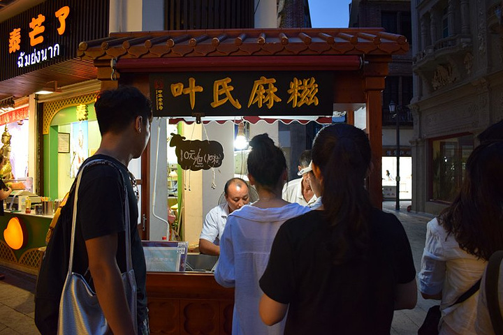 "...屿，强烈推荐这家“叶氏麻糍”，虽然在繁华的龙头路上不那么显眼，但看着长长的队伍一眼就可以找到它_叶氏麻糍(鼓浪屿店)"的评论图片