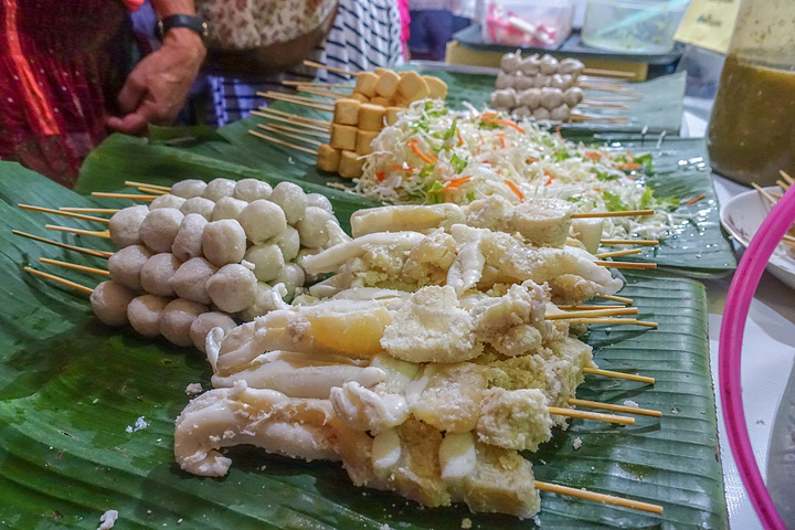 *甲米镇夜市只有在每周五、六、日开放,时间是