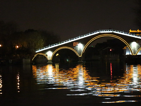 夜游护城河旅游景点图片
