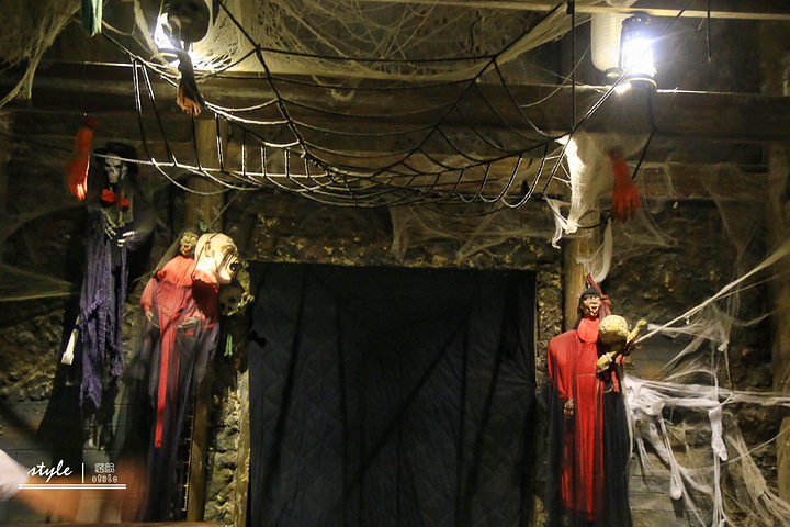 每当夜幕降临时这里都会发出凄惨的声音约吗鬼域惊魂其实就是鬼屋