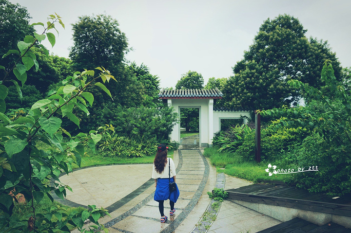 "风景还是蛮不错的，这时候天气开始有点阴沉，感觉要下雨了。停下来，看看风景，喝个水呗_海珠国家湿地公园"的评论图片