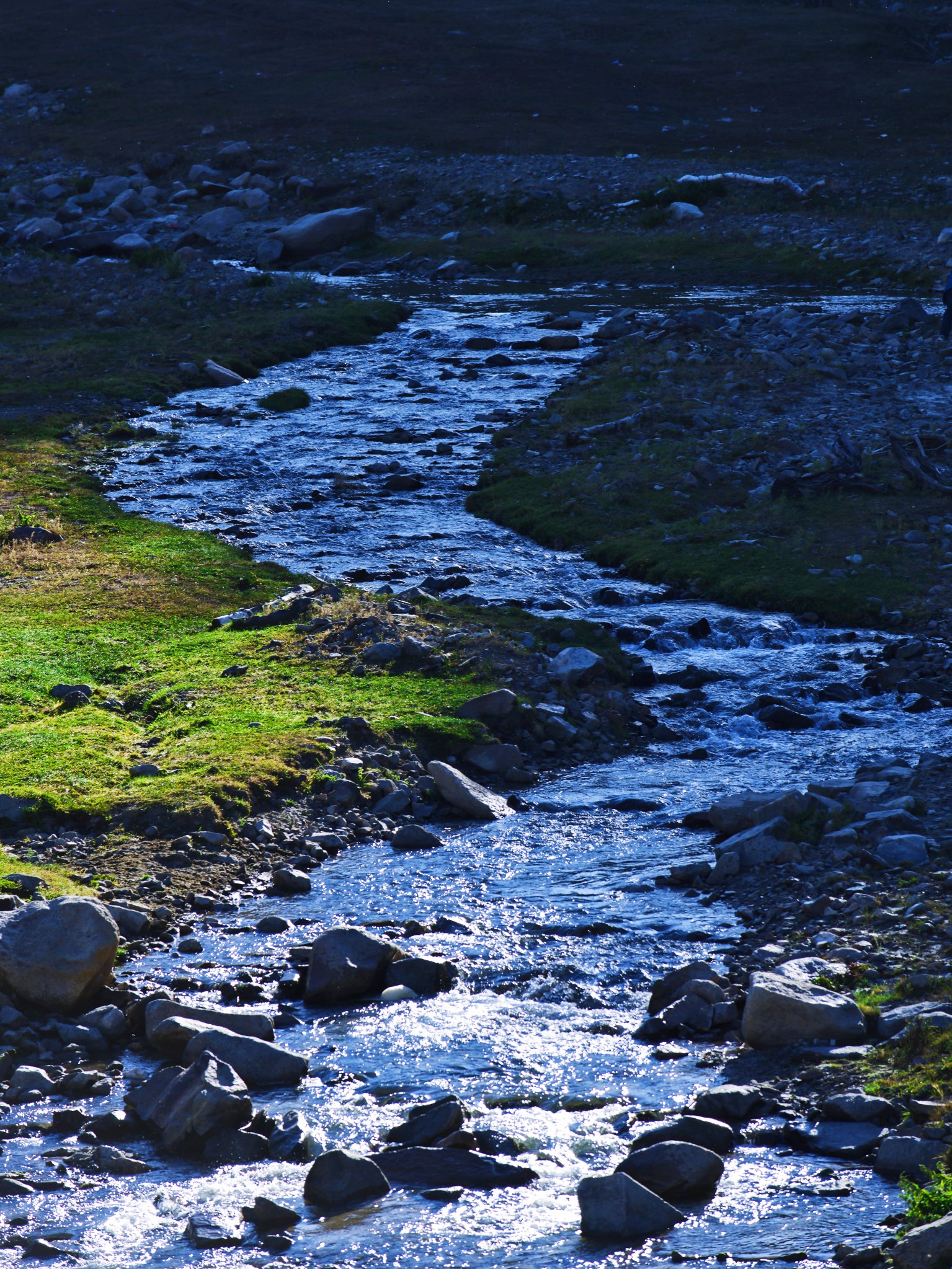 路过弯延的小溪