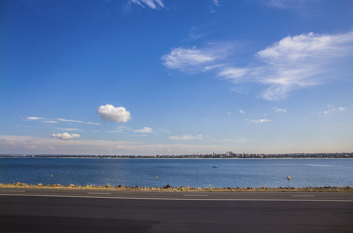 一场意外,让我有幸看到了悉尼这蓝天白云,我还