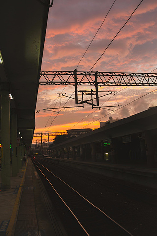 还路过了"暖暖"站,一个无人管理的车站,因为梁静茹同名的歌而感觉亲切