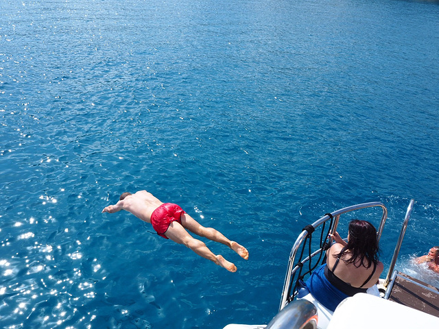 游泳都是这么跳下去的,或者从船后面的梯子下去_蓝洞"的评论图片