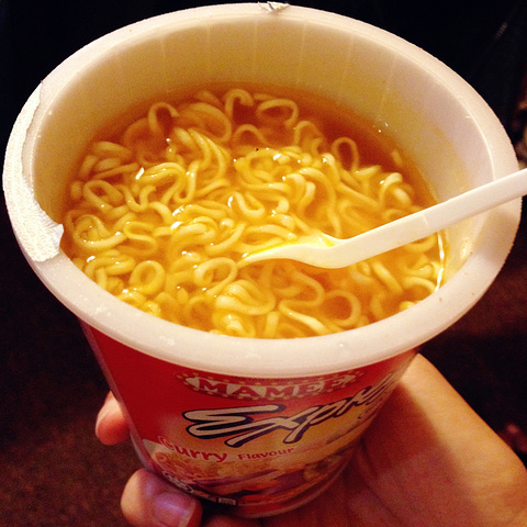还是在亚庇木麻黄酒店买的泡面