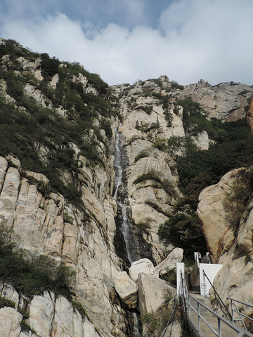 样,景色不俗吧,有机会到登封了,不要只逛少林寺,走进嵩山,你会收获到