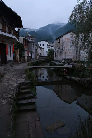 "与许多商业化的旅游景点相比，这里是纯粹的原生态，没有喧嚣，没有人群的熙熙攘攘，村子出奇的安静_芹川村"的评论图片