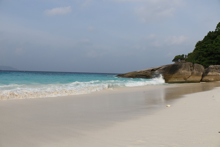 住宅区前面的沙滩一角,好多人会爬到这个时候上面背朝大海来一张自拍.