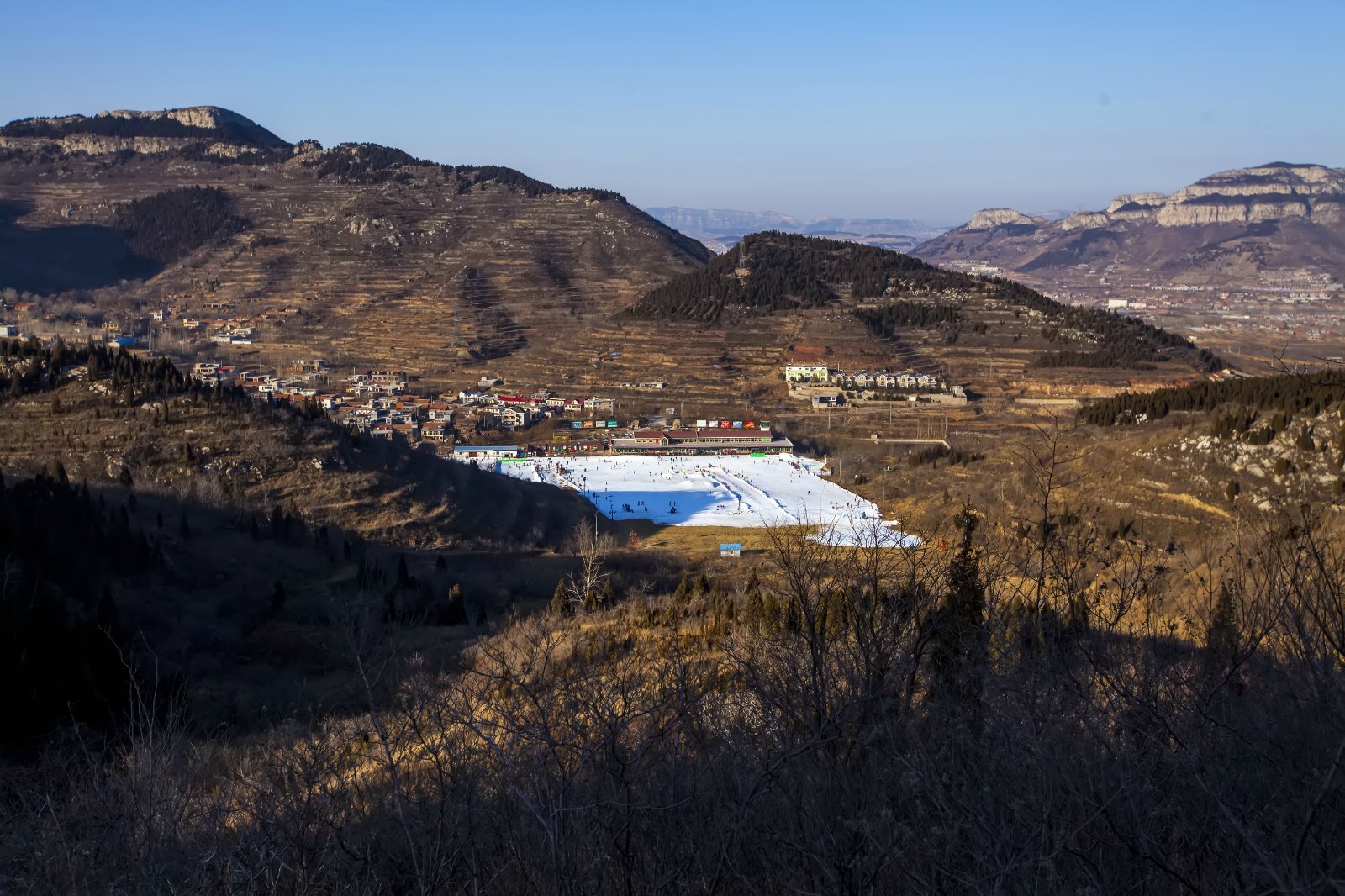 元  夜场:105元  交通: 雪场离市区13公里,离济南绕城高速南出口9公里