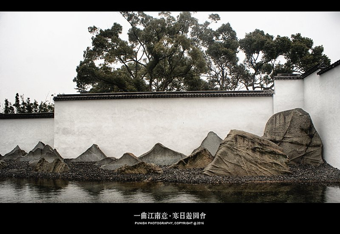 苏博新馆其实更像一个简约版的苏州园林青瓦白墙犹在却是通过现代的