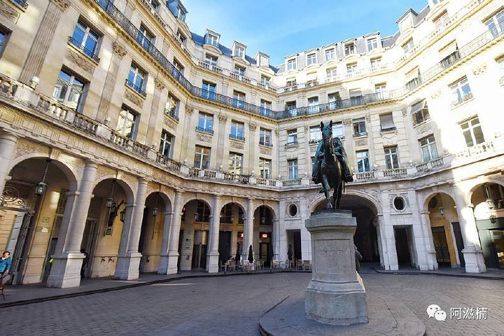 深入法国巴黎老城区