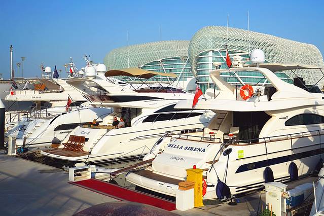 亚斯码头游艇俱乐部