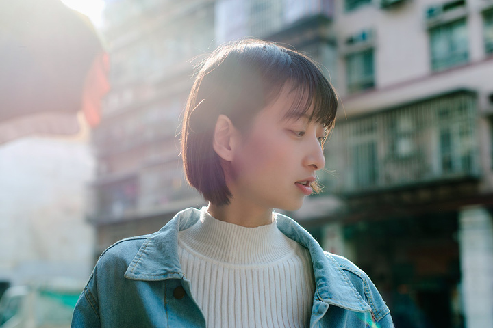 开始各种摆动作照片拍起来了。坐免费巴士到了