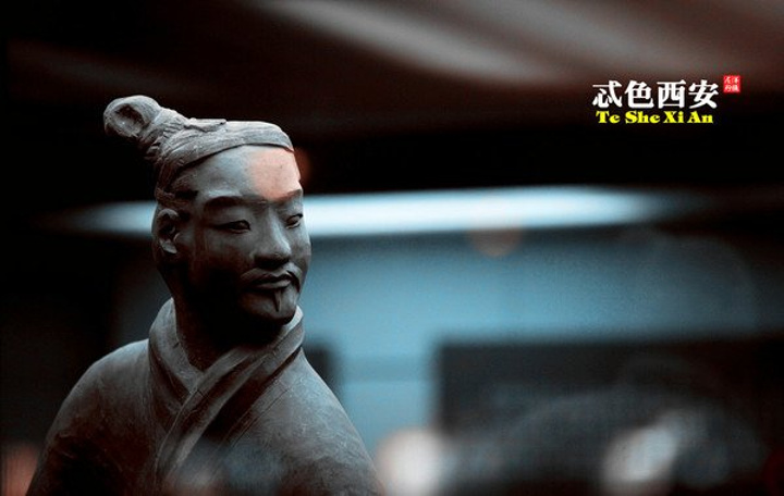 清明节小长假里 参加兵马俑可谓是人山人海 几