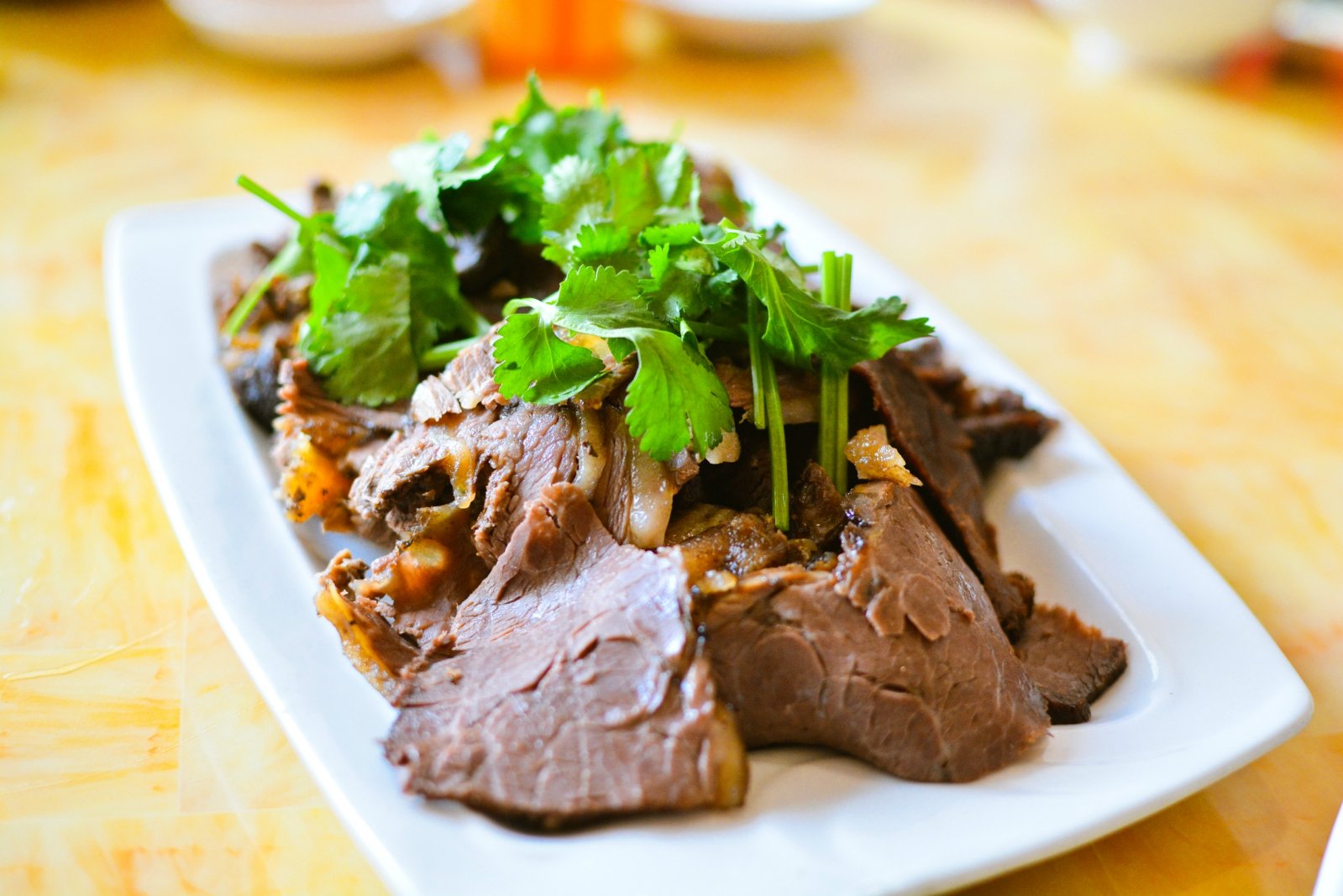 面很q,上面的酱汁很粘稠,拌料是豆腐碎和蘑菇丁,推荐加点驴肉下去拌