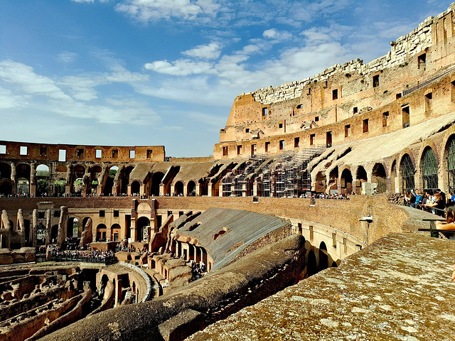 不要再吐槽中国的景点人多了,罗马的景点也到处都是人好吗_罗马斗兽场