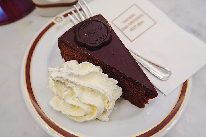 "打卡沙赫咖啡馆（Cafe Sacher），在Sacher hotel里面，人气挺旺_沙赫咖啡馆"的评论图片