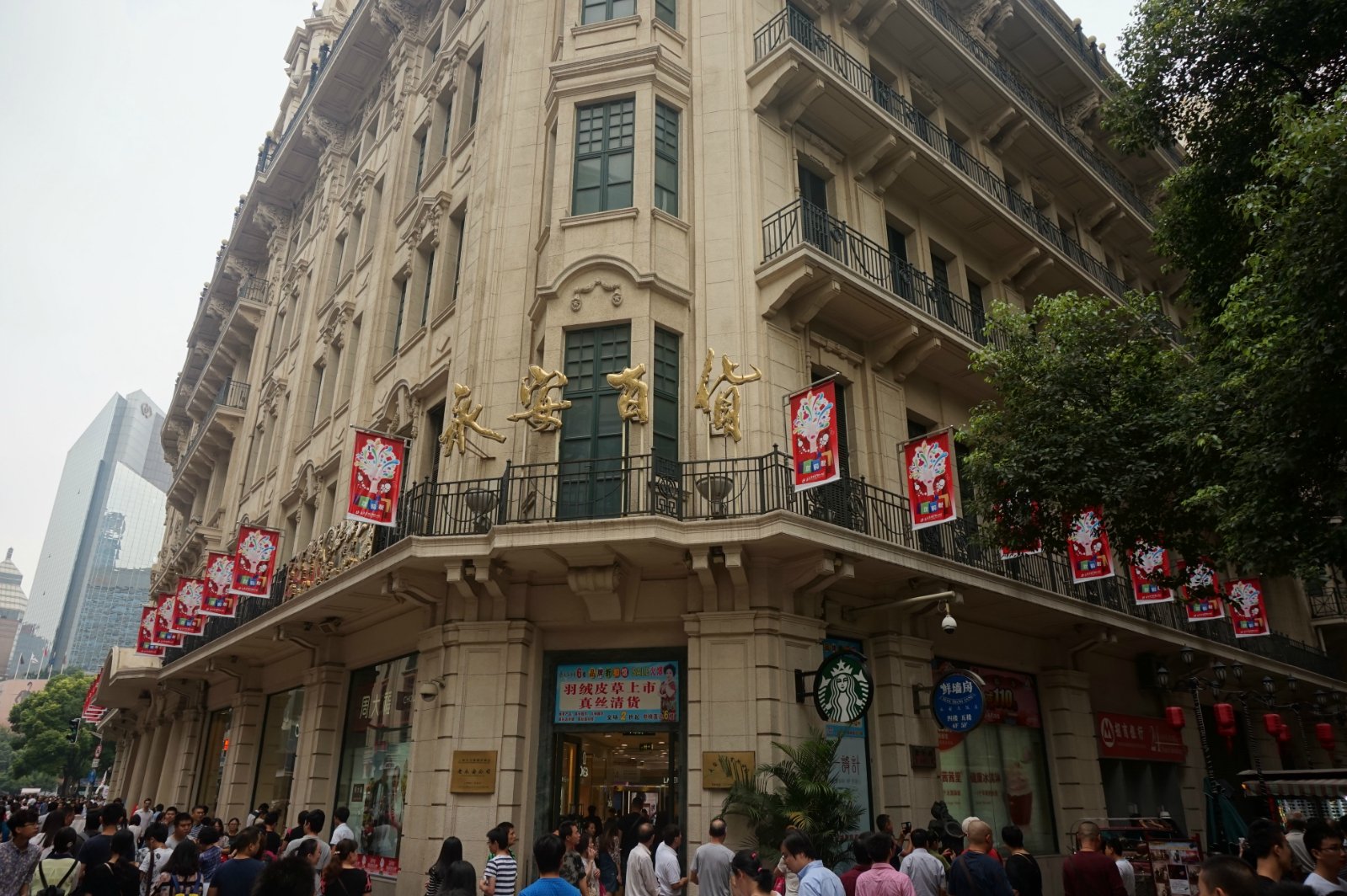 七重天宾馆,始建于1932年,历史悠久,驰名中外,曾是上海滩首屈一指的
