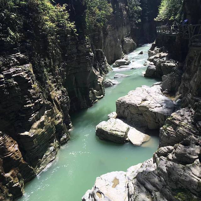 蝶舞清江·地心谷景区