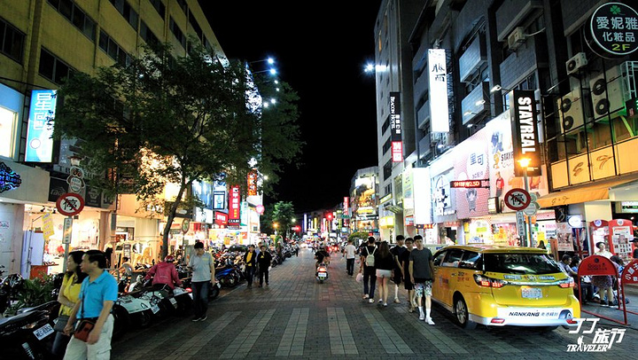 21最有名的摊位 那这篇攻略大家可要记下来 因为带我们逛夜市的小伙子是台中市政府的代表 所有我们品 逢甲夜市 评论 去哪儿攻略