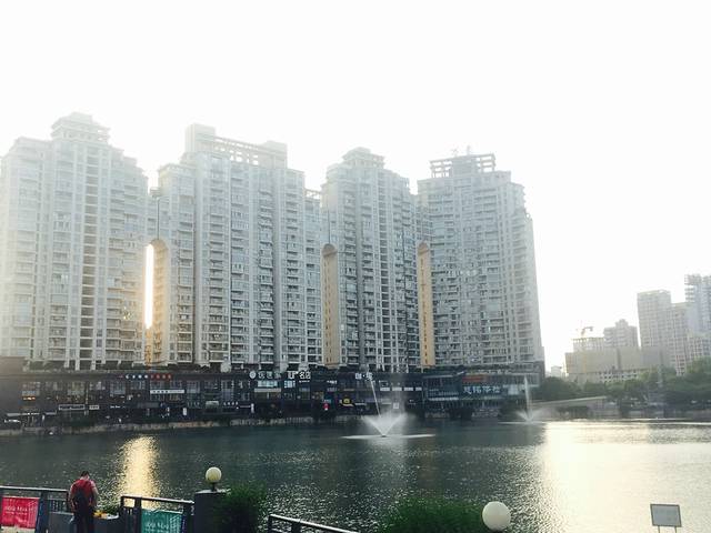 西北湖绿化广场