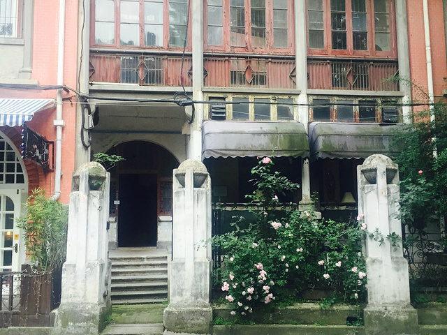 火锅,日料,烧烤,西餐,湖北菜各式都有_李凡洛夫公馆旧址"的评论