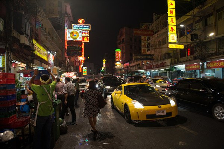 2018中国城夜晚很热闹,来曼谷的外国人喜欢到