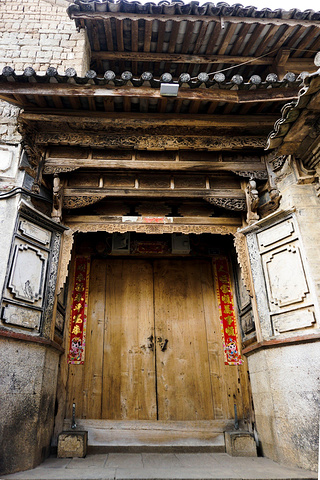 和顺的古建筑大门都非常讲究大气庄严富丽堂皇飞檐翘角极其气派拍了