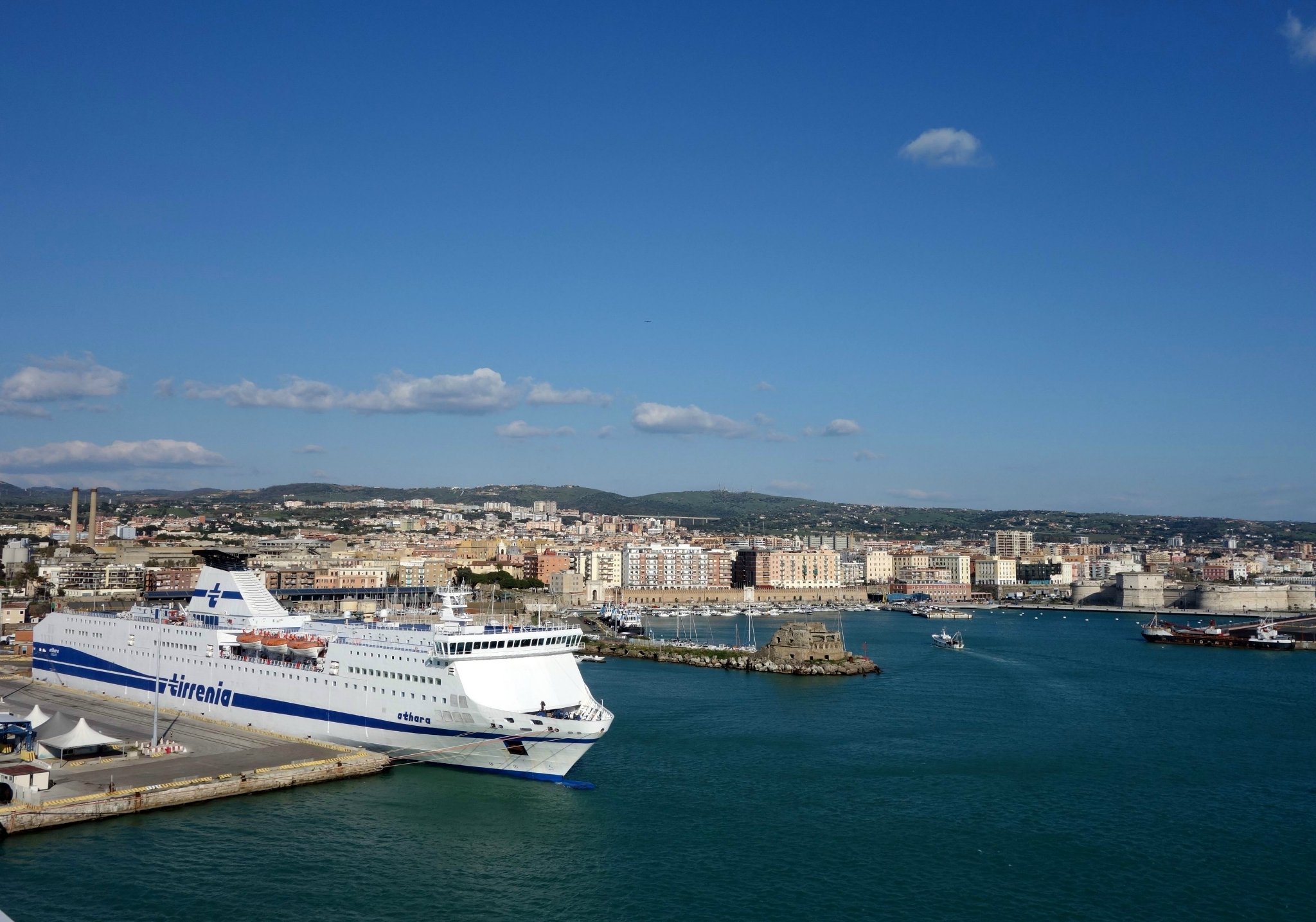 意大利中心以及罗马工商业区的物资供应地,能接收来自所有地中海主要