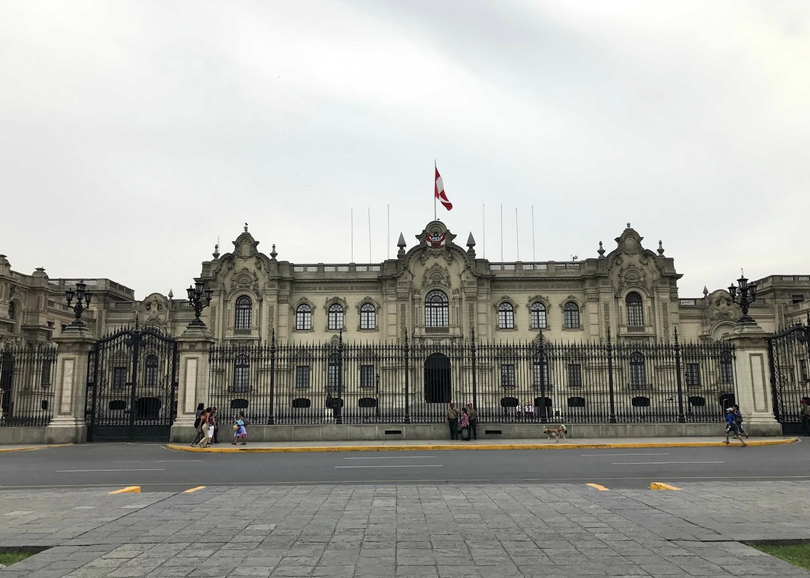 2023利马总统府游玩攻略,非常有趣的是现场吹奏的是古.【去哪儿攻略】