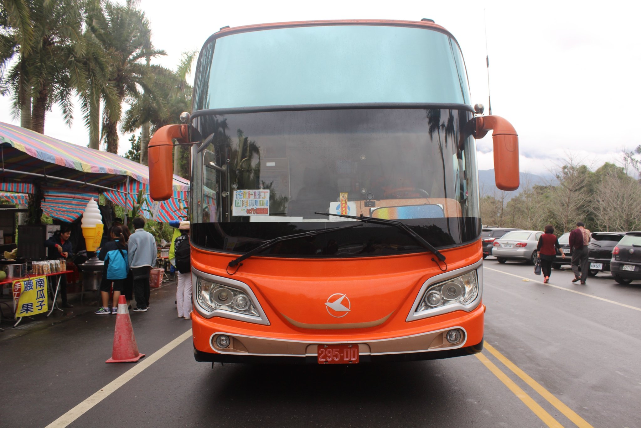 从花莲到垦丁,我们选择了当地旅行社的跟团一日游山海线,由大巴带导游