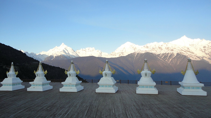 2024飞来寺是观赏梅里雪山 日照金山的最佳位置：下面是单反照的。手机拍照变色了。太阳开始升起_梅里雪山国家公园-评论-去哪儿攻略