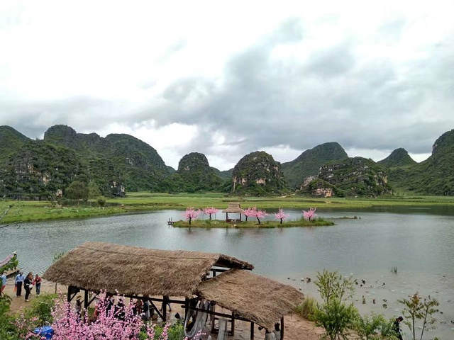 "...青龙山，在山顶可以看到普者黑和拍摄三生三世十里桃花的景点全景，非常漂亮，这个不要钱的更值得一去_普者黑湖"的评论图片