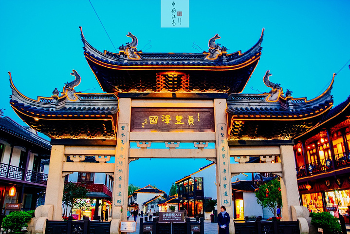 贞丰泽园古牌楼