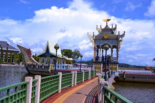 奥马尔·阿里·赛义夫丁苏丹清真寺