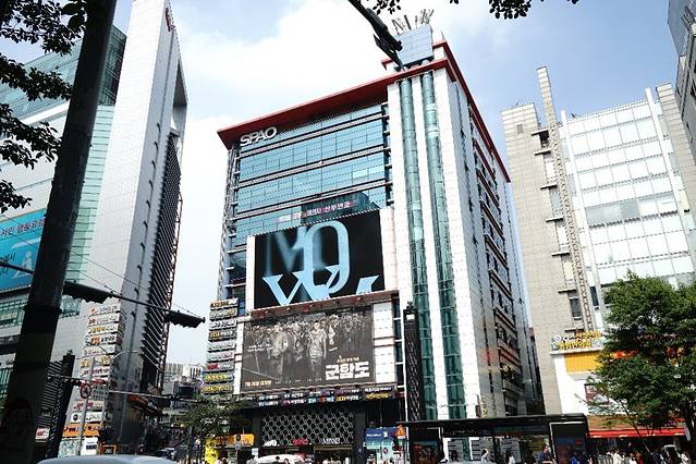 江南地铁站购物中心