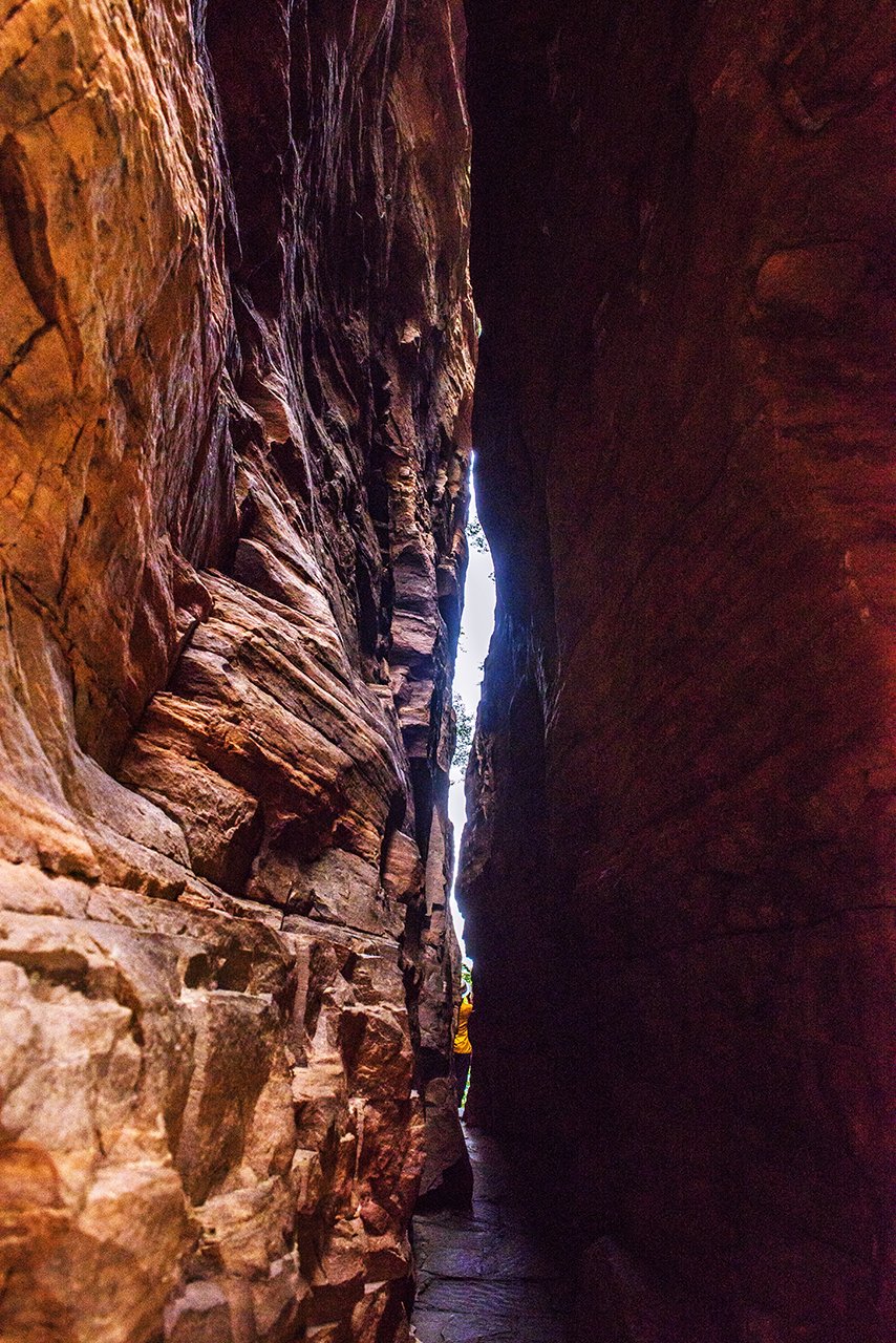 据说,早前那是老虎的家,后来因为筑坝蓄湖,老虎不知何处去,只留虎洞空