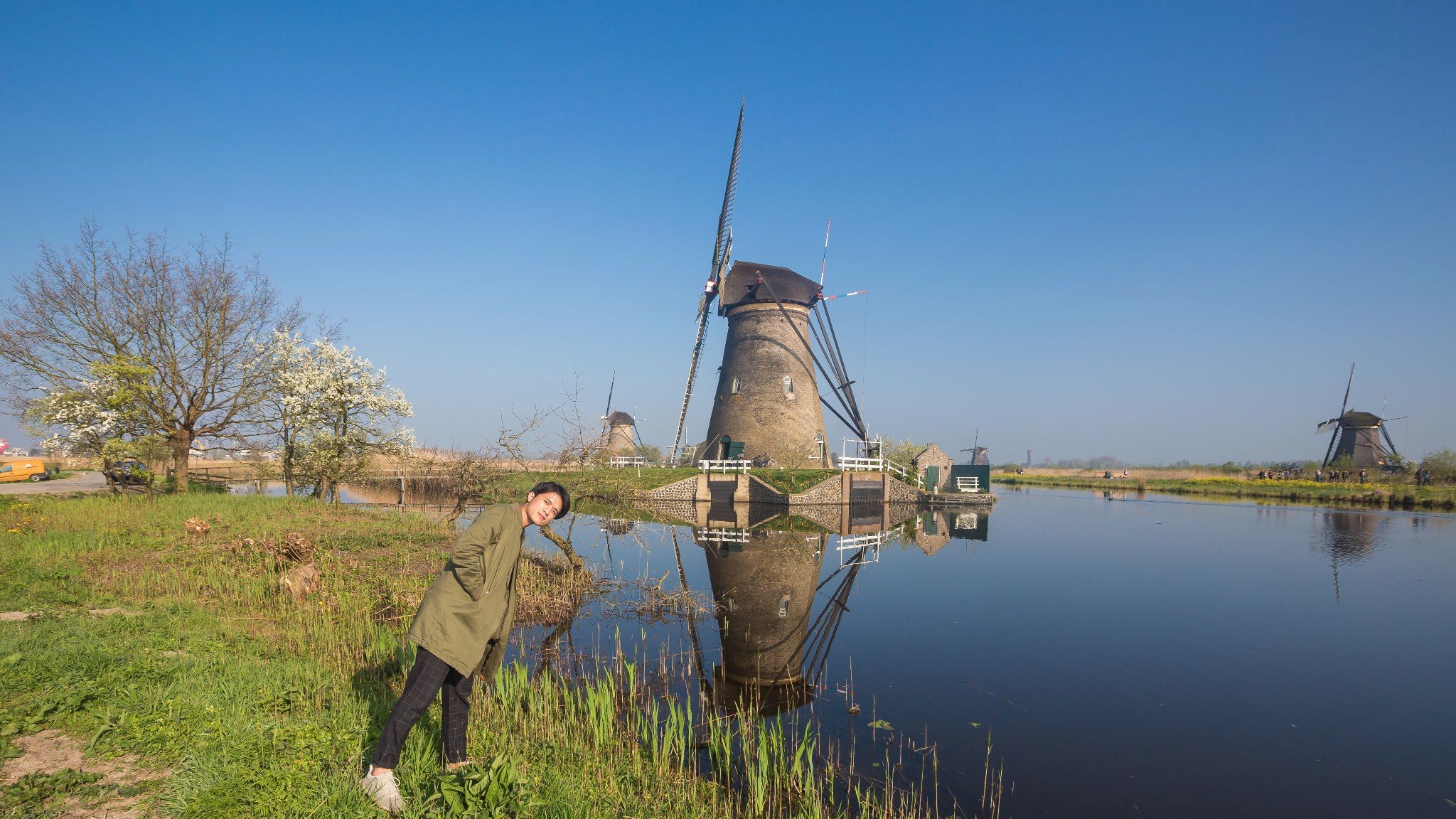 而小孩堤防,是荷兰境内风车较多 的地方,19座风车并排,组成了一个庞大