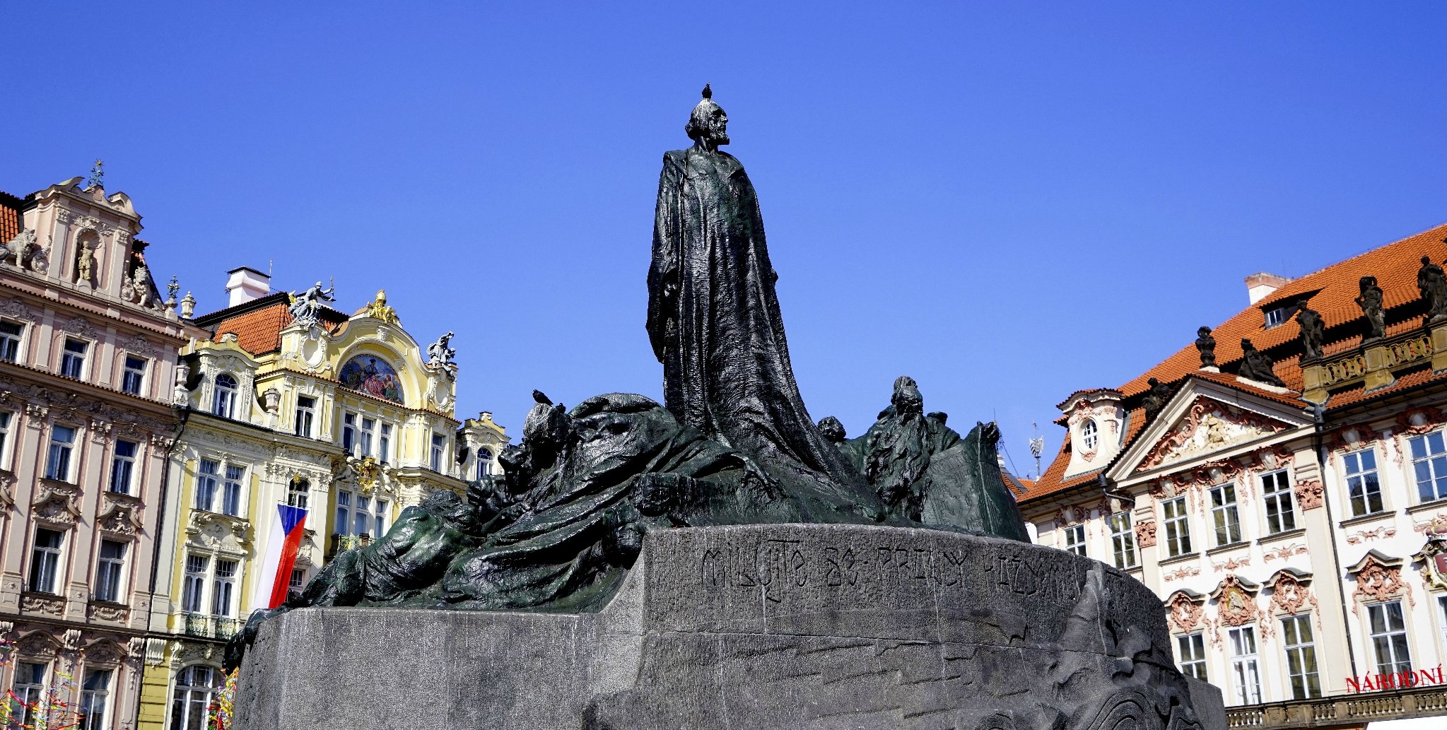 热闹的布拉格旧城广场-布拉格旅游攻略-游记-去
