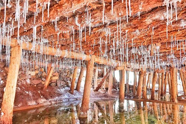 芒康盐井古盐田