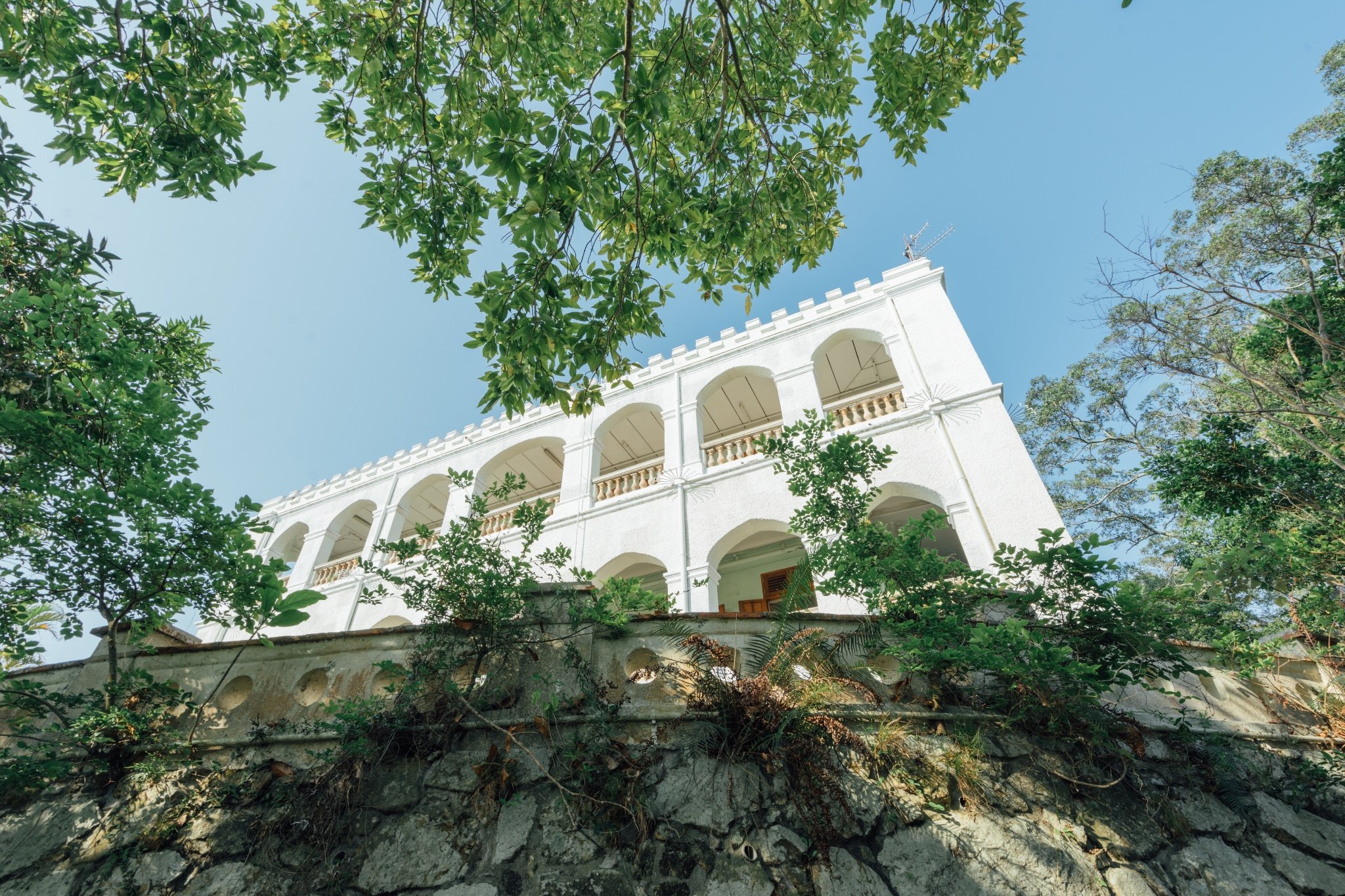 香港大学大学堂原名杜格拉斯堡,大楼于1861年建成,其外部现已成为香港