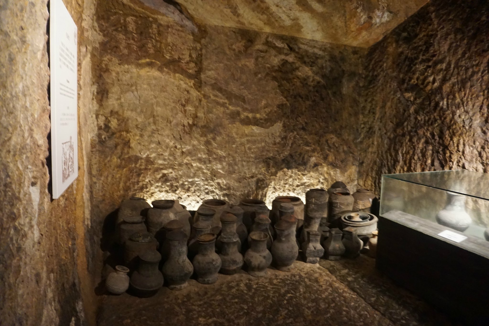 2022龟山汉墓游玩攻略,在刘注的墓中参观,好像在探