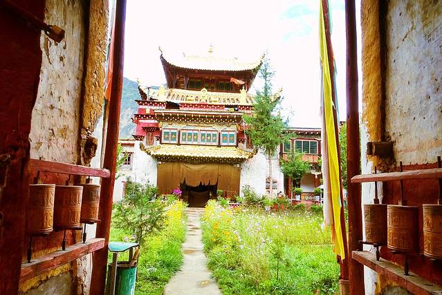 中路藏寨古碉群