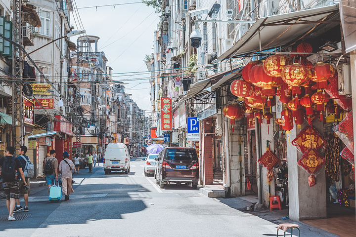 2024中山路是厦门目前保留较完整的展现近代历史风貌的旧城街区,拥有小走马路、陈化成故居、中华第一圣堂..._中山路步行街-评论-去哪儿攻略