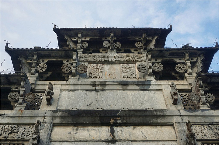 庭院中有走马楼,又名凌云阁,建于清乾隆丁未年(1787年).