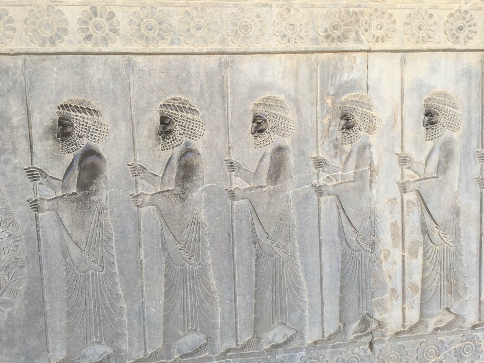 阿帕达纳阶梯上的半浮雕十分精美